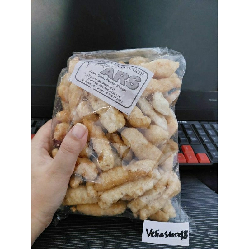 

CUANKI TAHU PANJANG KERING RENYAH 1/4 KG