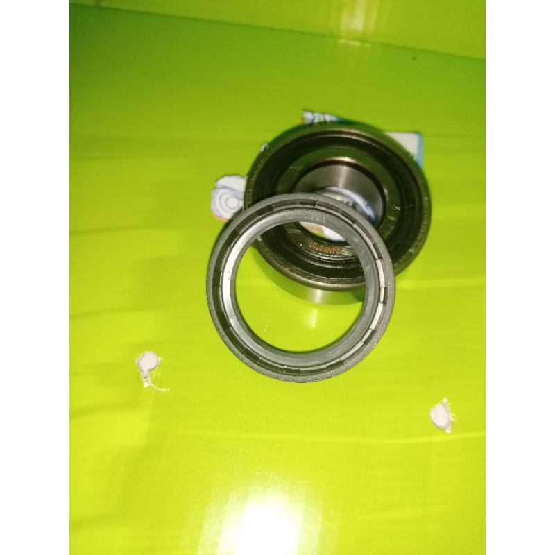Bearing Roda Belakang & Seal As Roda Belakang Vespa Matic LX/S/SPRINT/PRIMAVERA