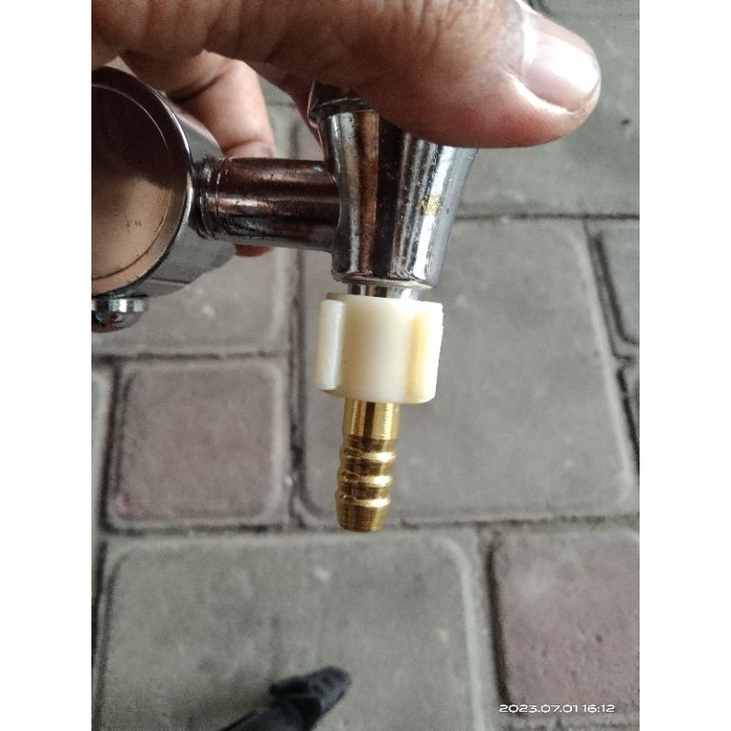 Mur drat konektor untuk regulator oksigen