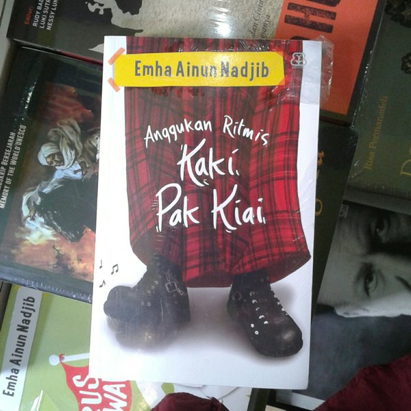 Anggukan Ritmis Kaki Pak Kiai - Emha Ainun Nadjib