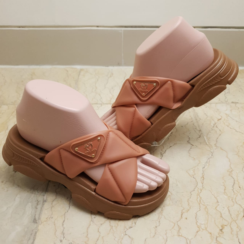 Sandal Slop Platform Wanita Ban Silang Gelembung Motif Segitiga Bross Desainer MKY 2201-A size 37-41