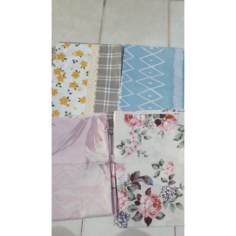 Bantal Cinta Karakter Dacron sudah termasuk bantal