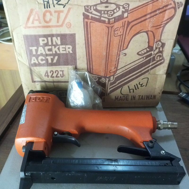 

Gun Air Nailer Alàt Paku Tembak Staples Angin 422J ACT Taiwan