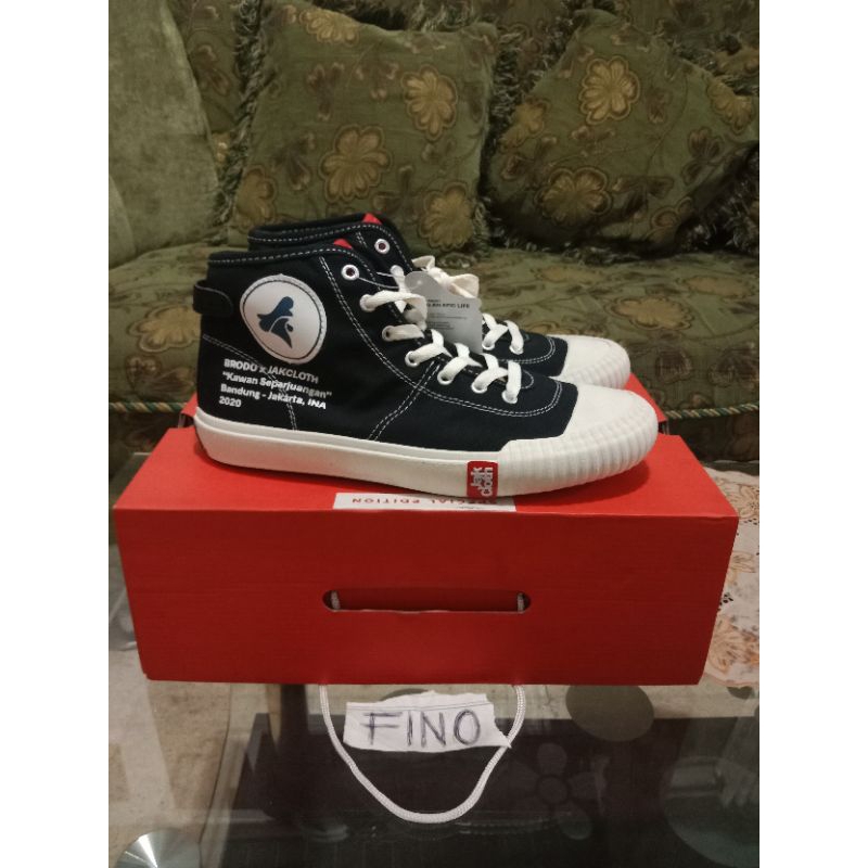sepatu brodo x JakCloth
