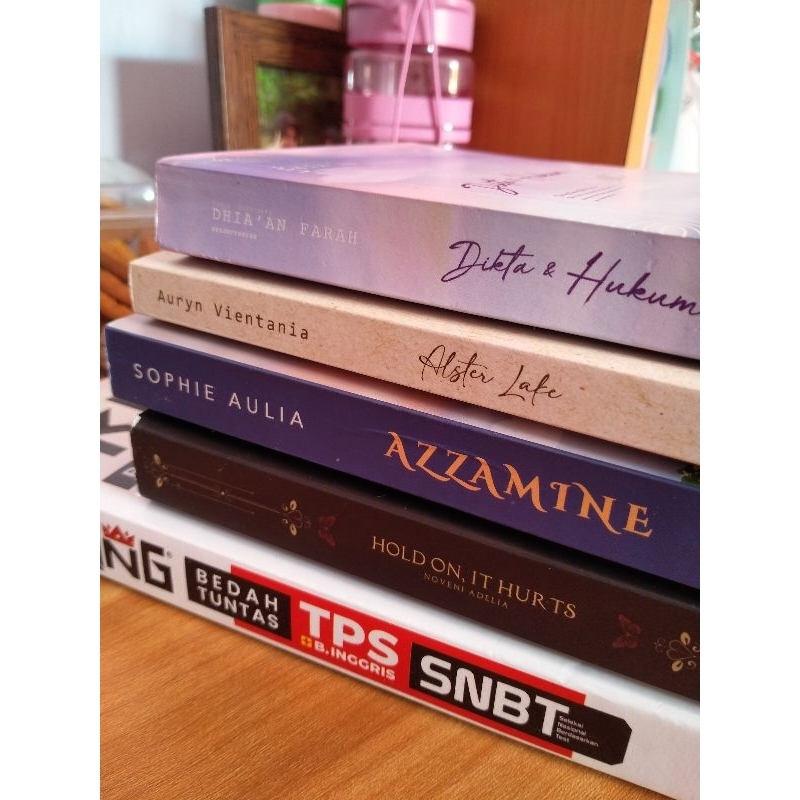 WTS//Want to sale Preloved Novel Azzamine Alster Lake Dikta dan Hukum Hold On It Hurts Buku TPS SNBT