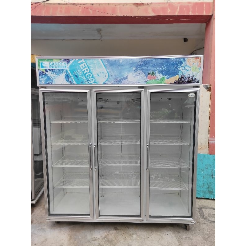 SHOWCASE 3 PINTU BEKAS