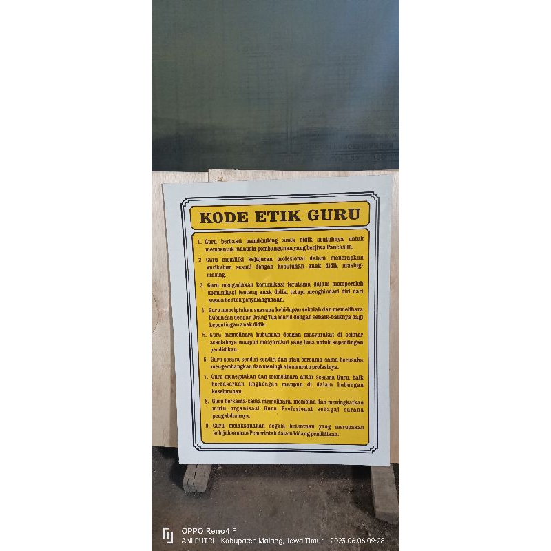 

papan data kode etik guru