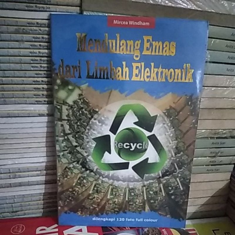 Mendulang emas dari limbah elektronik.   clb