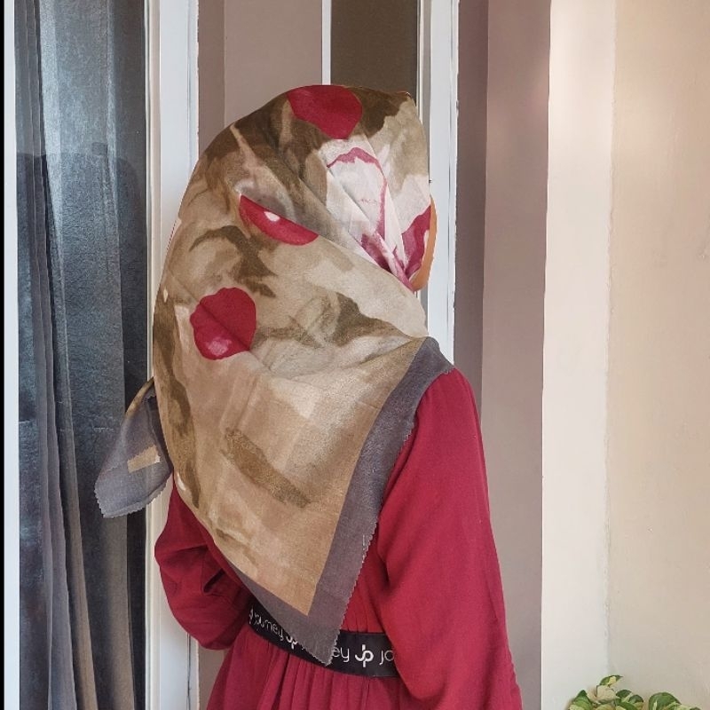 NUANSA ARMY OLIVE hijab segiempat denay voal motif semarang