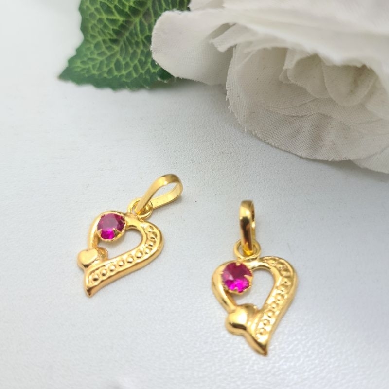 Liontin Emas Muda Love Mata Merah