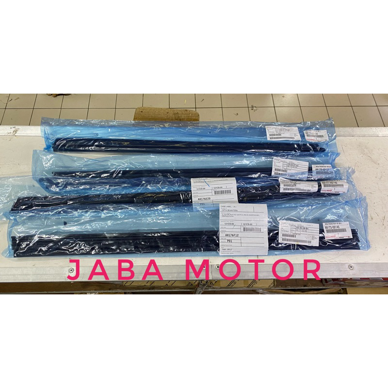 Pelipit pintu dalam Etios Valco original set