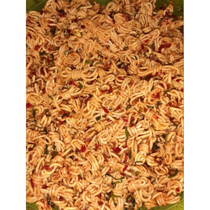 

Snack mie gulung/mie uwel pedas gurih daun jeruk