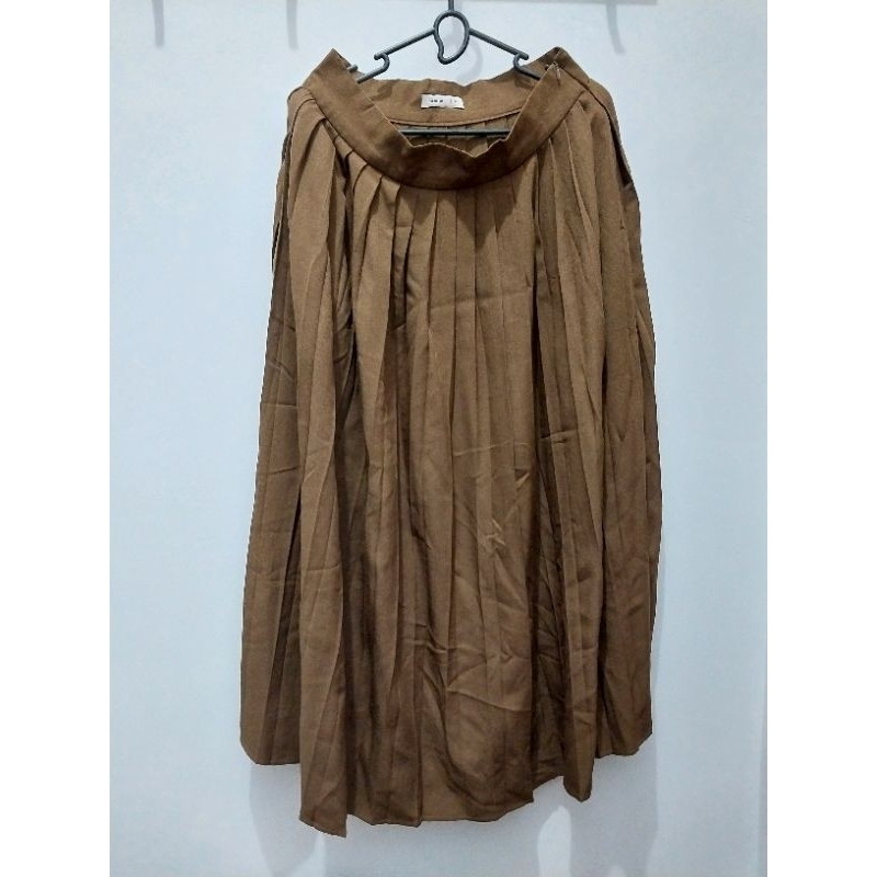 Preloved rok lipit Eunoia