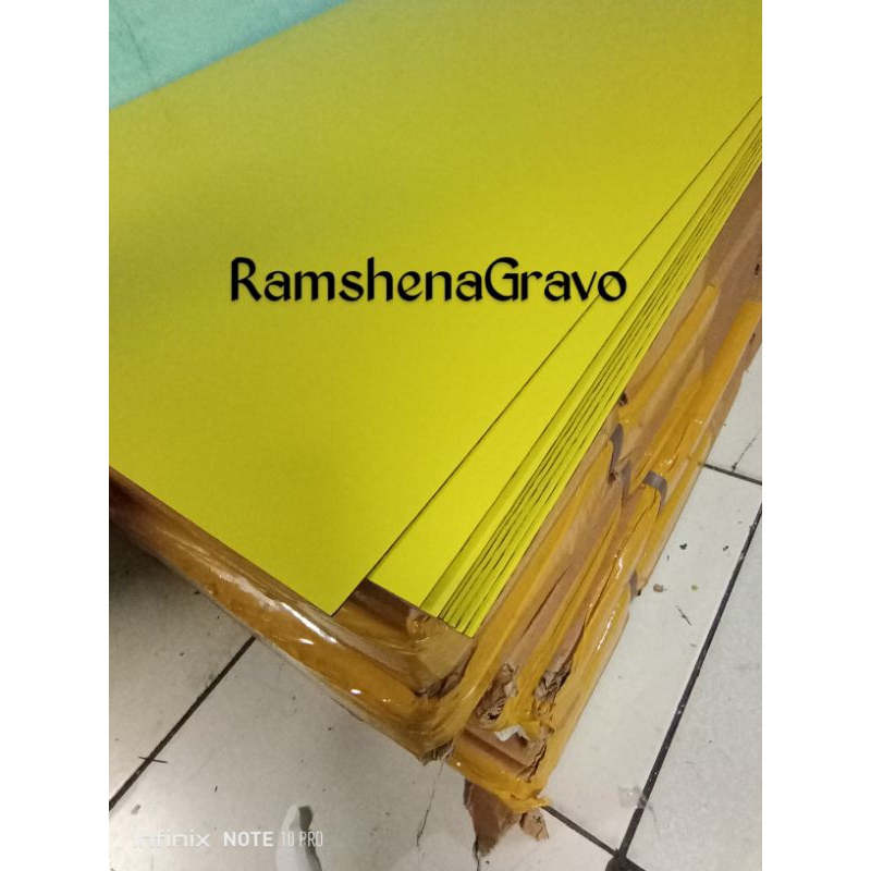 

gravoply kuning teks hitam / bahan name tag / panel /nama dada /uk 120cmx60cm tebal 1.5mm