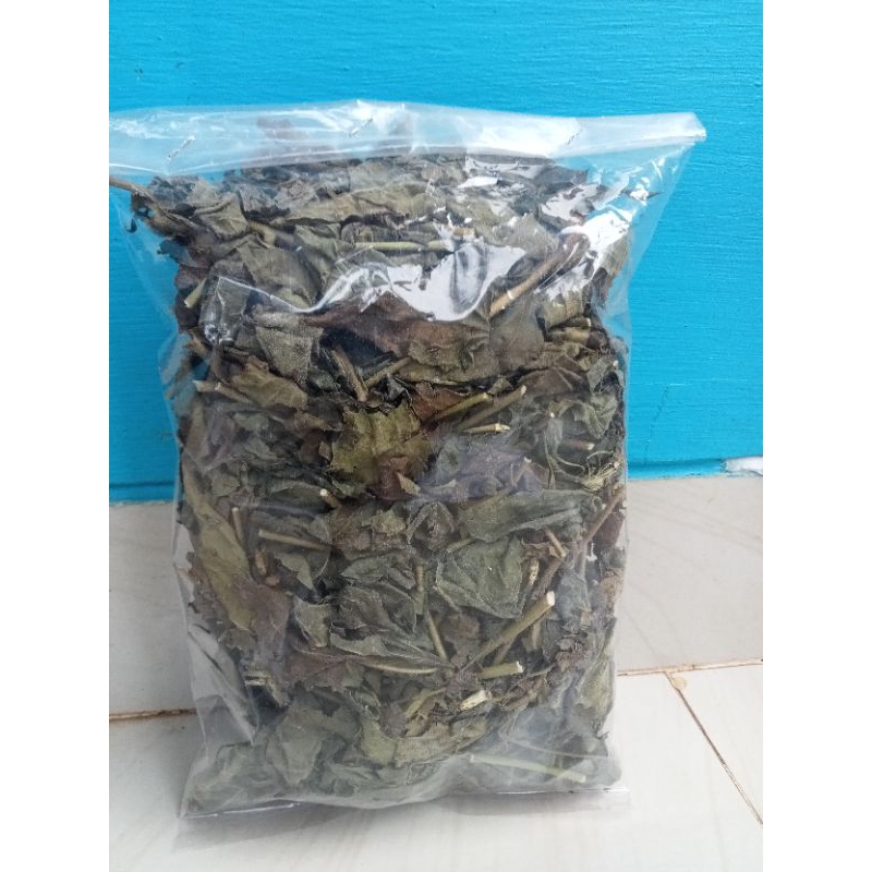 

Daun kirinyuh atau daun kopasanda kering per 100gram