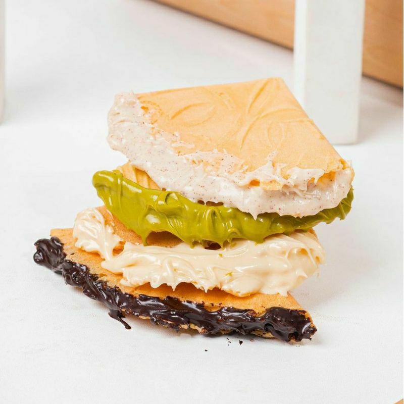 

Nafariz724 Crepes Semprong Susu Lembang Coklat, Keju, Tiramisu, Original, Strawberry, Green Tea,