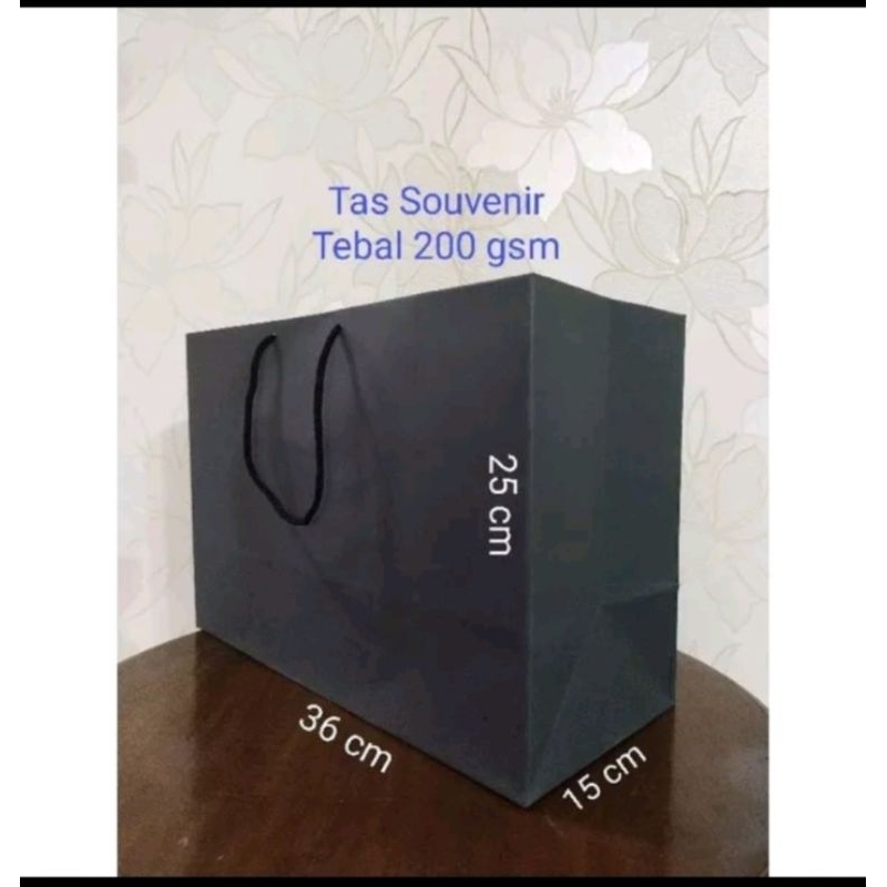 

Tas Souvenir Laminasi 36 x 15 x 25 cm Tebal Hitam Paperbag Kado Box Sepatu