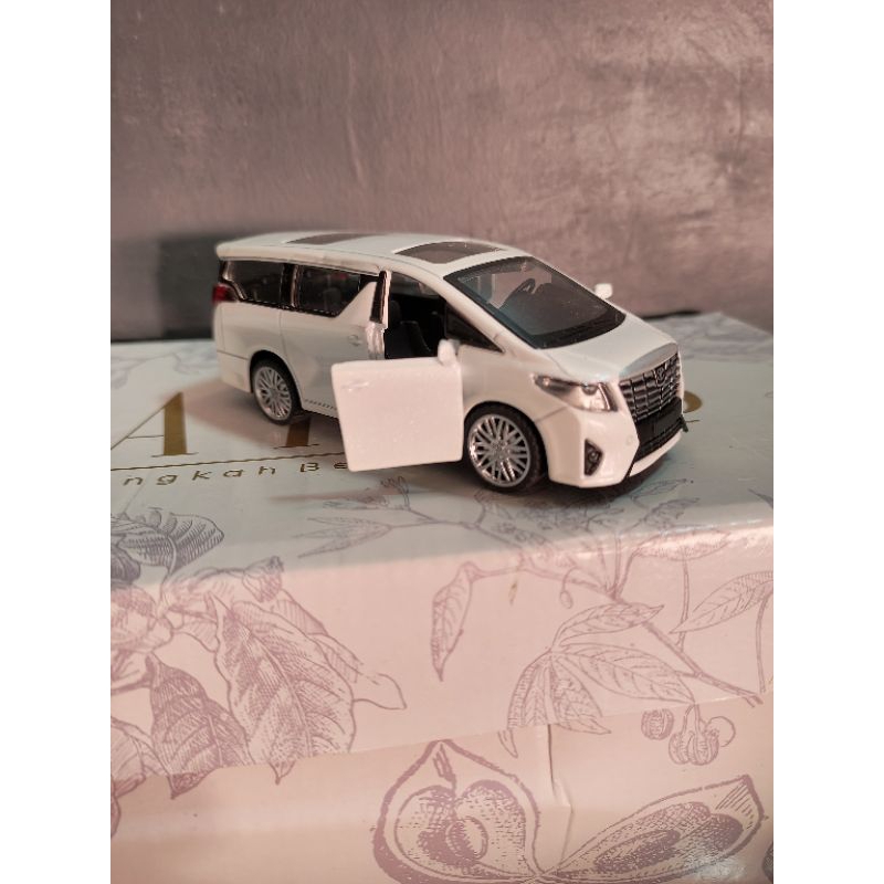 diecast apolo toyota alphard
