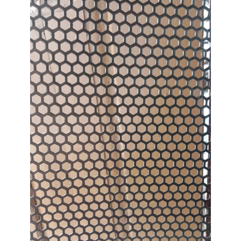 ram grill speaker 40x120 lubang motif segi6