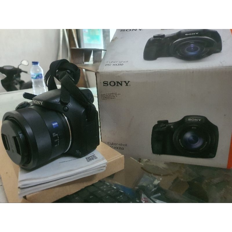 kamera prosumer sony cocok untuk buat konten youtube.