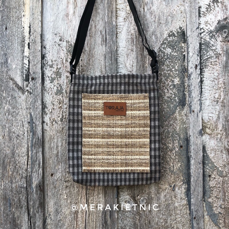 Tas Selempang Casual Logo Toraja