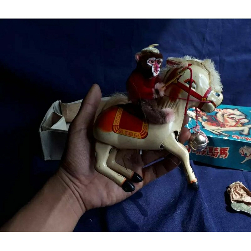 Tintoys Monyet Berkuda