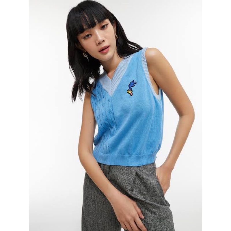 𝙋𝙍𝙀𝙇𝙊𝙑𝙀𝘿 Pomelo x Looney Tunes V Neck Vest Knit Outer Crop Rajut Fashion Wanita Branded