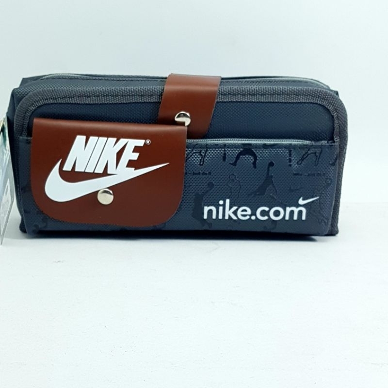 

Jual Produk Tempat Pensil Sleting Nike 8638 ''