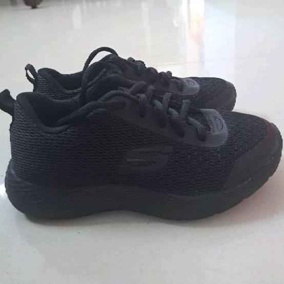 sepatu anak skechers hitam tali