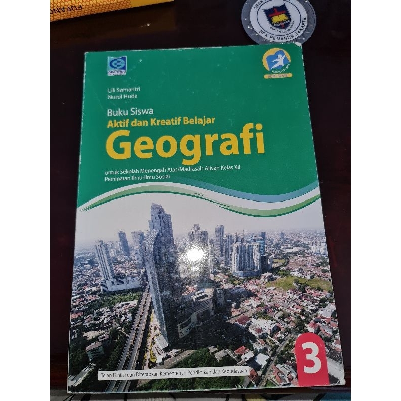 BUKU GEOGRAFI KELAS 12