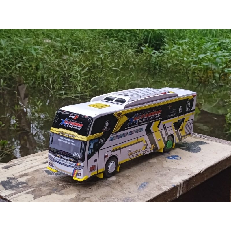 PAPERCRAFT BUS SKALA 50 PO LURAGUNG JAYA