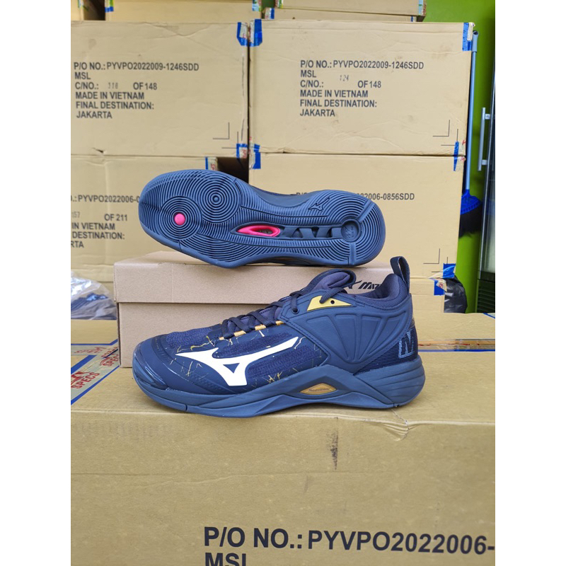 sepatu  mizuno wave momentum 2 low original