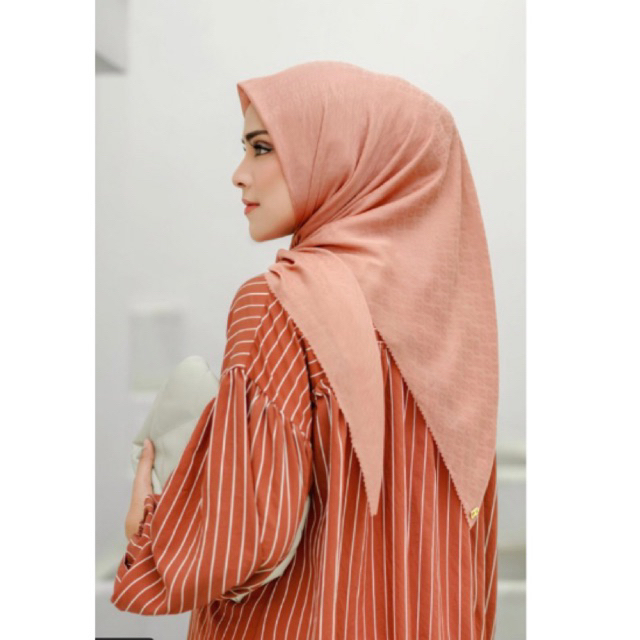 Buttonscarves tapis embossed cantaloupe