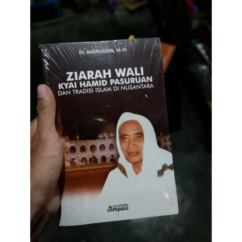 Buku Ziarah Wali Kyai Hamid Pasuruan dan Tradisi Islam di Nusantara