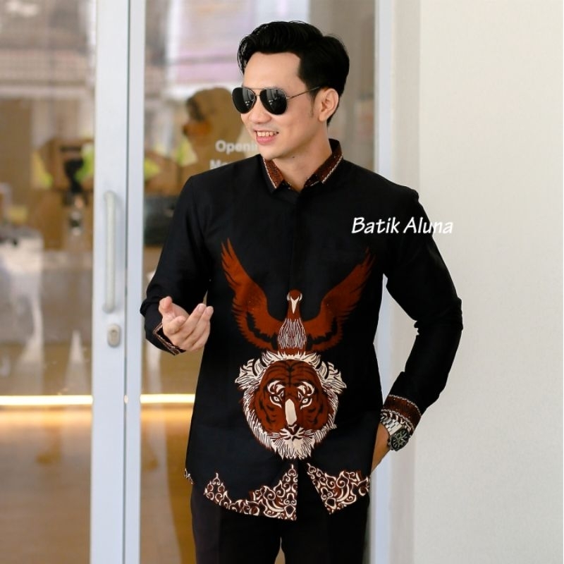 Batik Pria Lengan Panjang Slimfit Modern Lapis Furing Katun Halus Slimpit Batik Solo