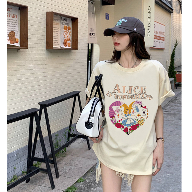 Kaos Wanita Korean Style Cartoon Alice Motif Printed Kaos Cream Import Oversize Kekinian T-Shirt