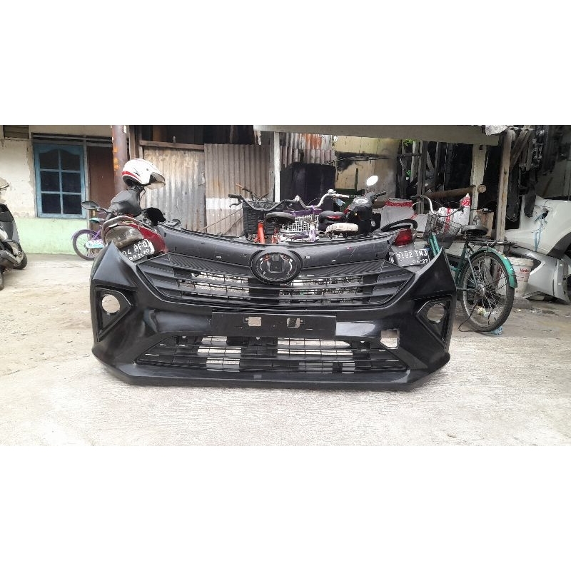 bumper depan sigra 2019 plus ram dan cover poglamp.