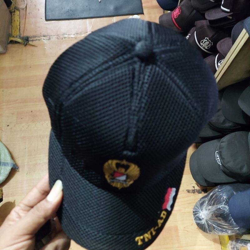 TOPI HITAM TNI AD