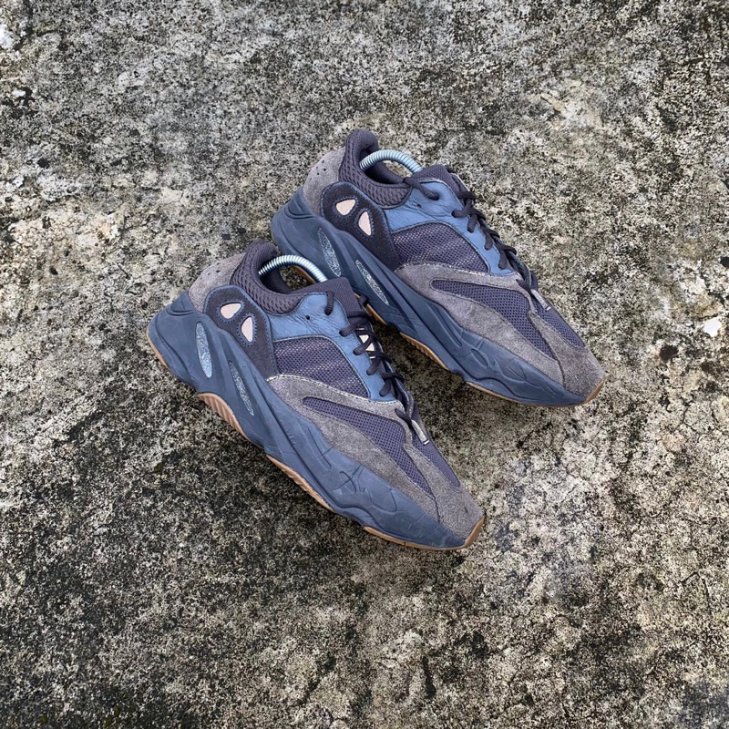 ADIDAS YEEZY BOOST 700 UTILITY BLACK SIZE 44