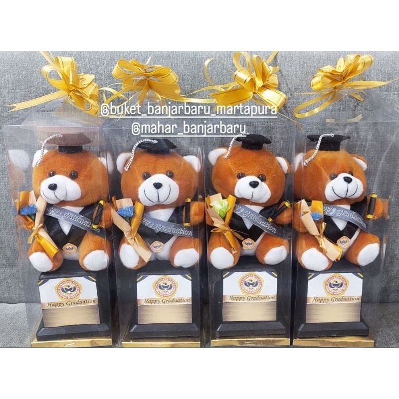 piala wisuda unlam