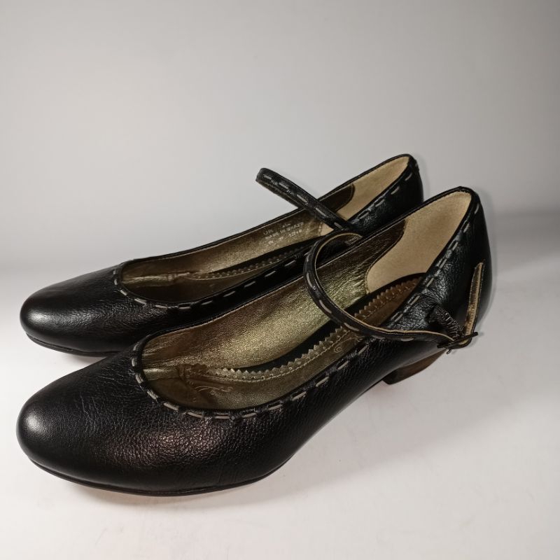 Clarks original leather Brazilian heels 36 size women shoes