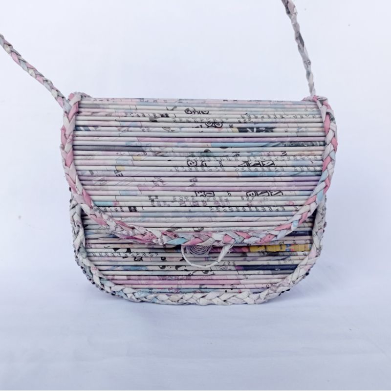 Tas Anyaman Rotan Lintingan Koran Bekas Kertas Perempuan Daur Ulang Barang Bekas