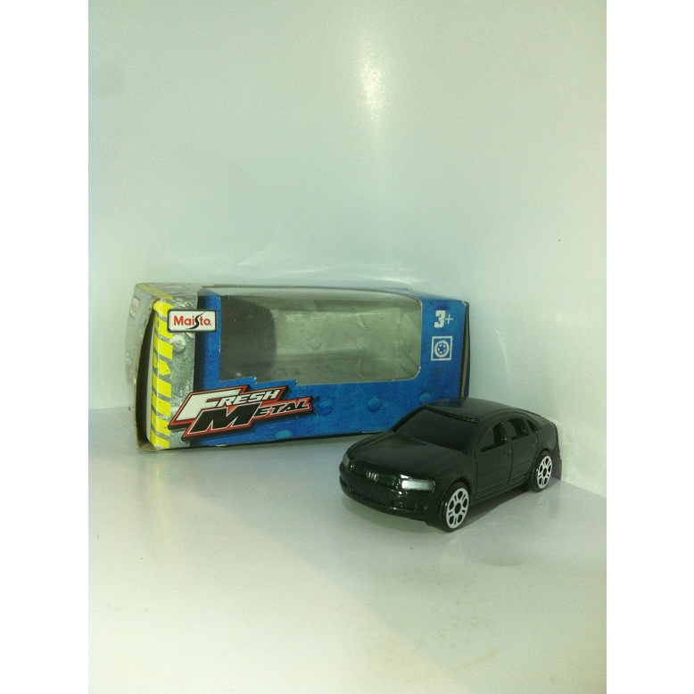 Fresh Metal - 2005 Audi A8. Metallic Dark Green by MAISTO 2015