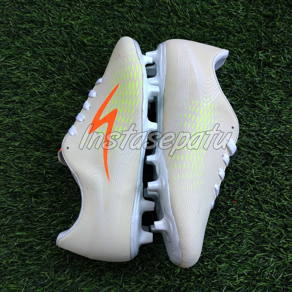 Sepatu Bola Anak LS Ultra White Orange