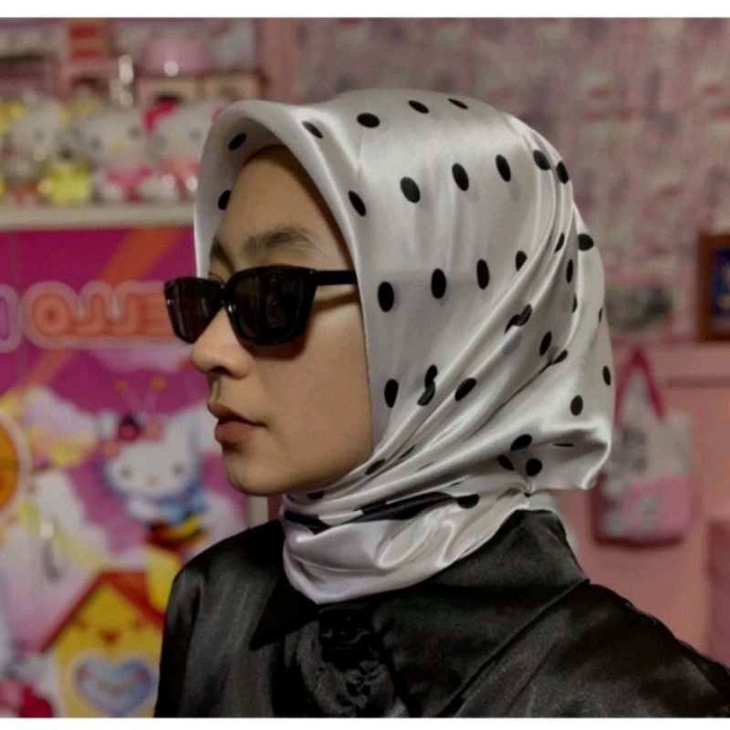 JILBAB POLKADOT SATIN SILK JILBAB PREWEDDING /HIJAB KERUDUNG SEGI EMPAT MOTIF VINTAGE POLKADOT
