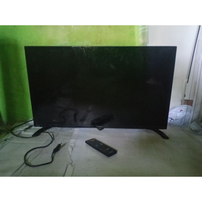 Tv LED 32" inch ,Merk Sharp Analog Minus