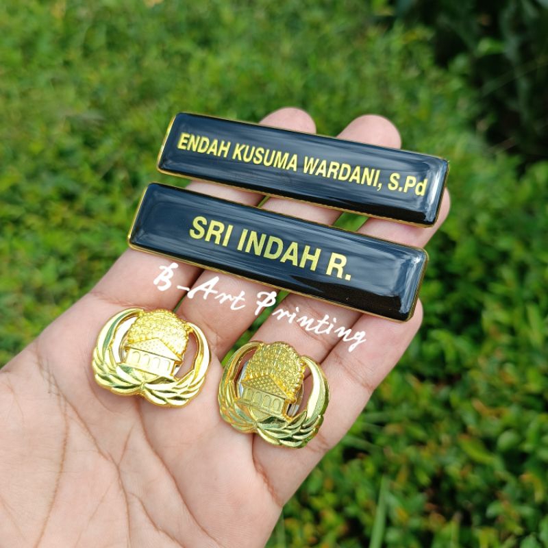 

PAKET NAME TAG KUNINGAN PLUS KORPRI ASN ABDI NEGARA PAPAN NAMA NAMA DADA BHAYANGKARA NAME TAG KUNINGAN MAGNET DAN PENITI