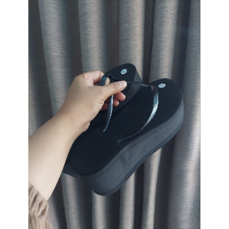 Sandal Wedges Hak Tinggi Polos Hitam 7cm