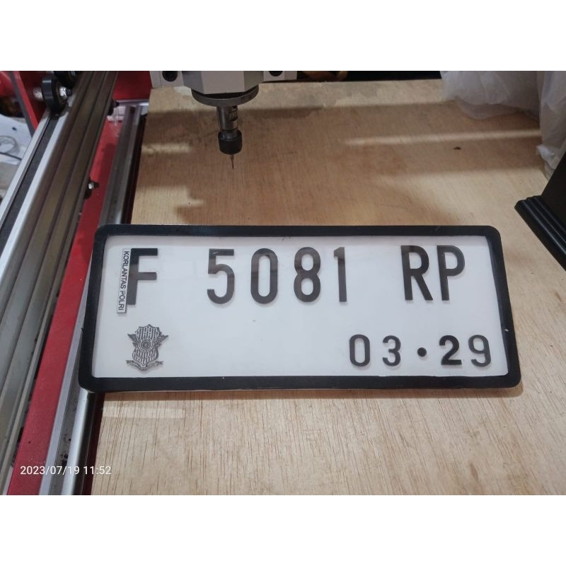 PLAT NOMOR MOTOR AKRILIK LOGO TIMBUL+DUDUKAN