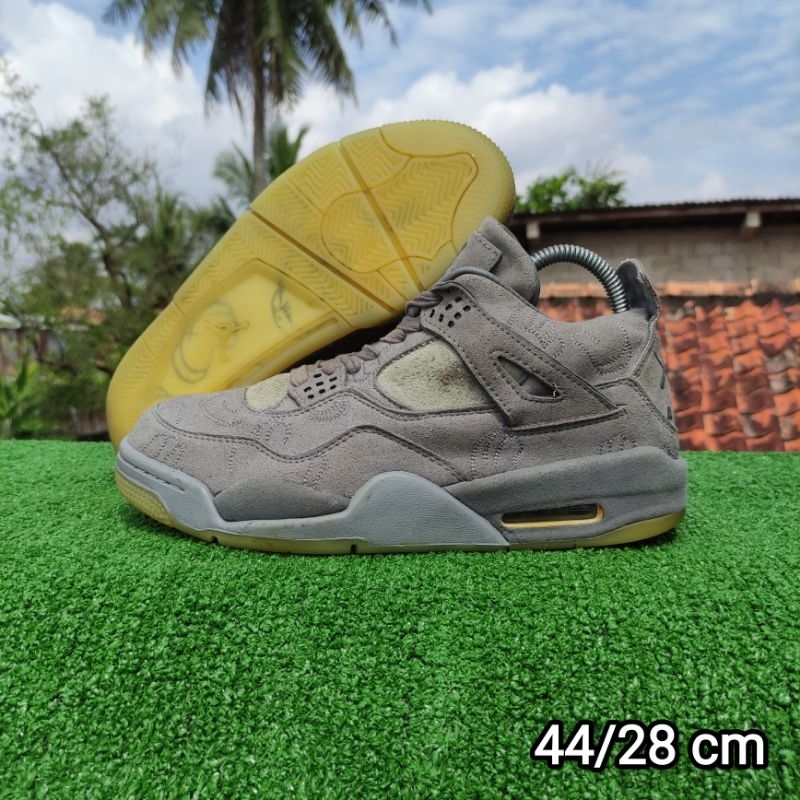 KAWS x Air Jordan 4 Retro 44
